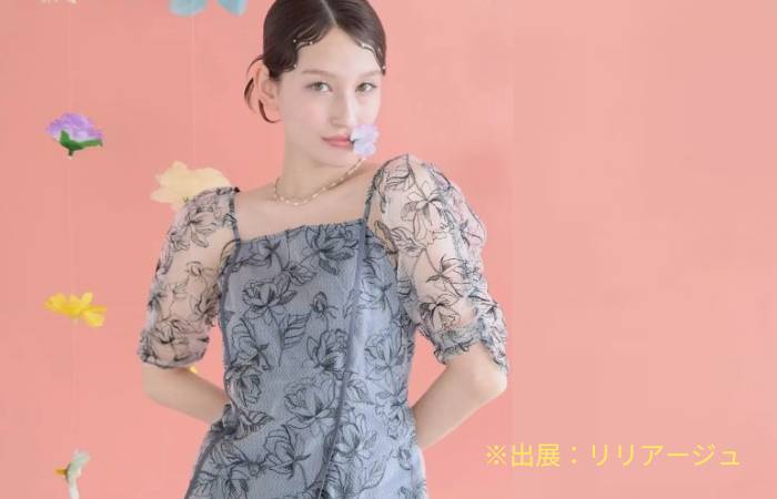 リリアージュで人気のレンタルドレスを着用した女性のイメージ