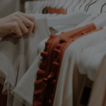 送料・返却・延滞料金はどうなってる？レンタルドレスの不安を解消しよう