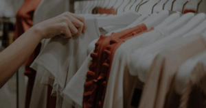 送料・返却・延滞料金はどうなってる？レンタルドレスの不安を解消しよう