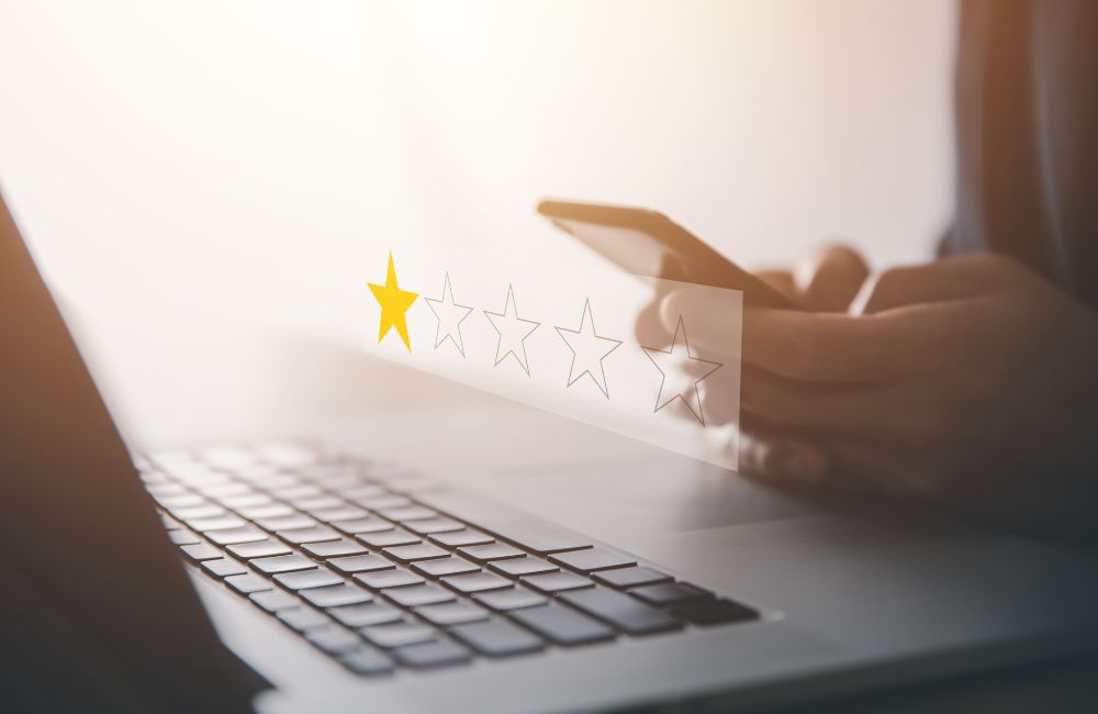 おしゃれコンシャスの気になる口コミや低評価レビューを確認するイメージ