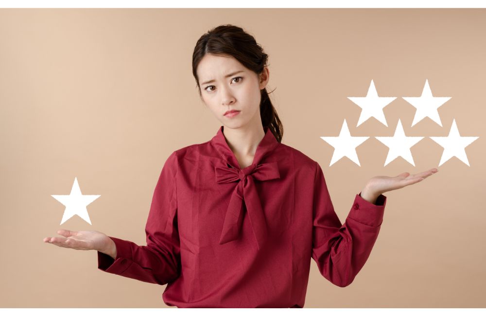 レンタルドレス各社の補償内容やサービスを比較して検討するイメージ